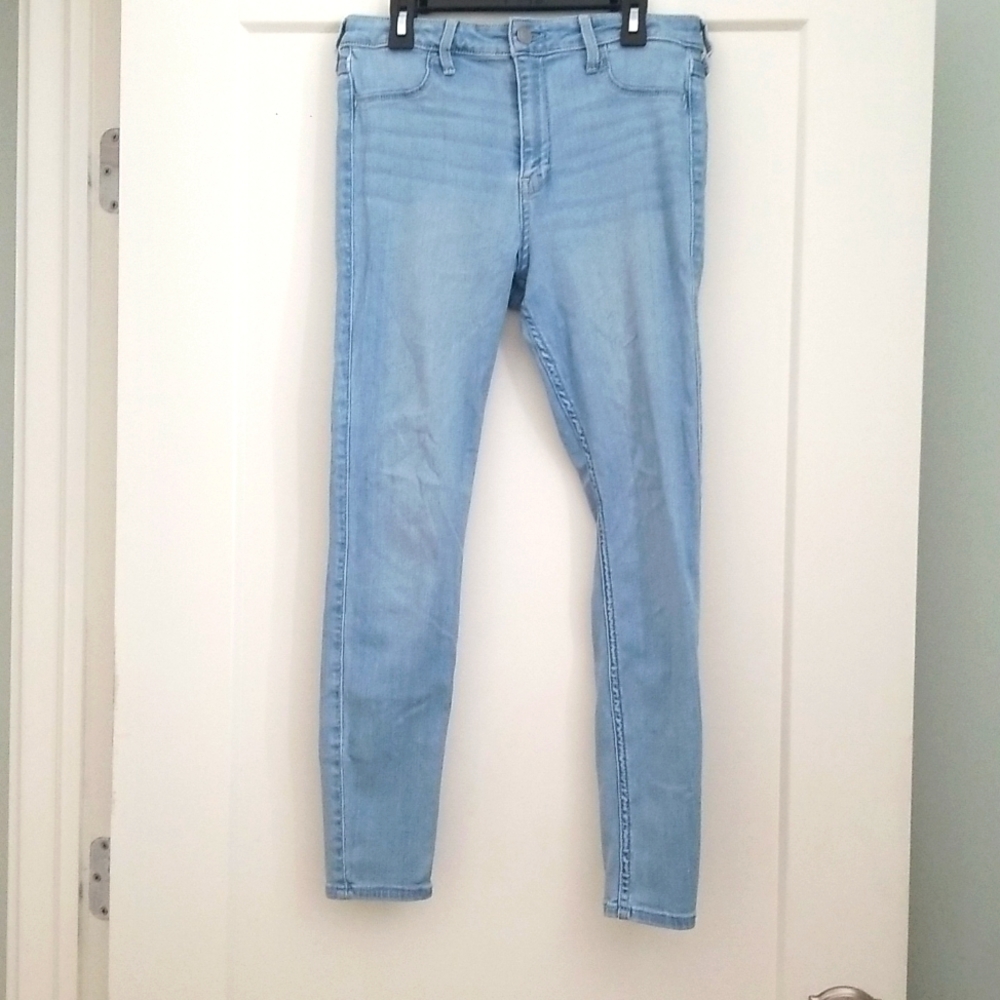Hollister Jean's, W 29, L 26, light blue